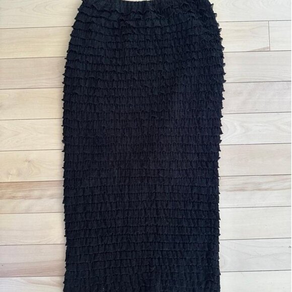 Ronny Kobo Elegant black midi skirt with a ruched lace-like fabric - Picture 2 of 7